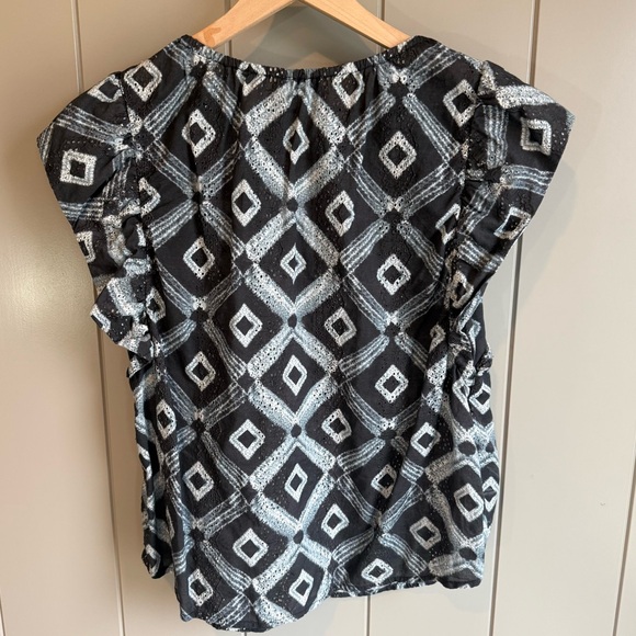 Evereve Oaklynn Eyelet Top Medium Like New - Picture 5 of 10